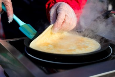 блины, масленица, жарка блинов Евгений  Кулешов, ИА PrimaMedia.ru