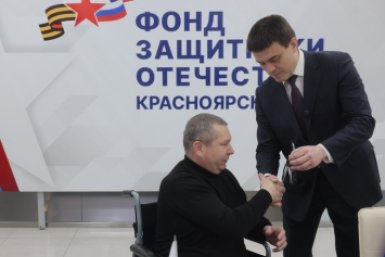 Ветераны СВО Красноярского края получили ключи от новых автомобилей
