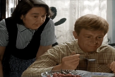 8 ребусов по культовым фильмам СССР: сможете разгадать хотя бы половину? кадр из фильма &quotБерегись автомобиля&quot (12+)