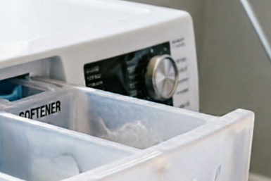 Сыплю 1 ложку средства с кухни, а порошка добавляю меньше: вещи чище, кошелек полнее