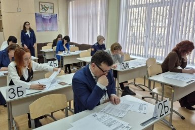 Министр образования Приангарья сдал пробный ЕГЭ по русскому вместе с родителями учеников Правительство Иркутской области
