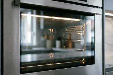 Моющее — в пролете: аптечный раствор на зеркало духовки — сияет, словно солнышко