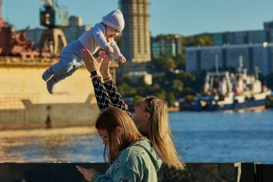Внимание, любовь и незабудки: как отметить Международный день матери 10 мая