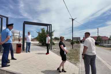 Общественники посетили новый сквер Народный фронт Крыма