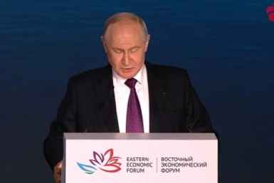 Владимир Путин на ВЭФ-2026 Кадр с трансляции Росконгресса