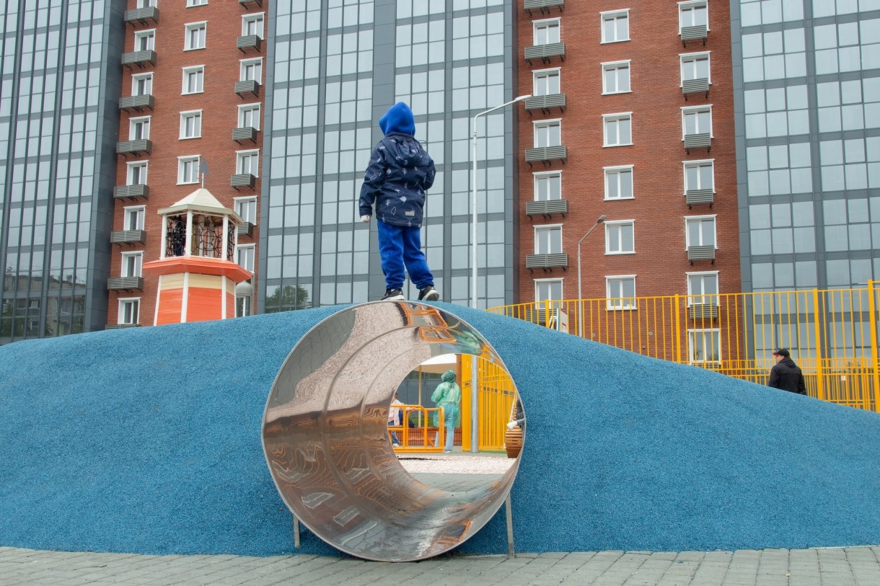 Точечная застройка, высотка, дом, жилье, квартира, окна, детская площадка, дети Юлия Матреницкая, ИА AmurMedia.ru