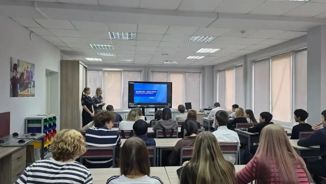 ВТБ: более 600 красноярских подростков научили распознавать уловки мошенников Пресс-служба ВТБ